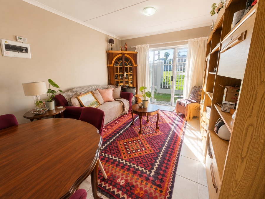 To Let 2 Bedroom Property for Rent in Protea Heights Western Cape
